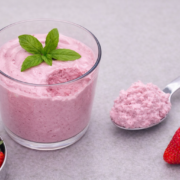 Maasikatega proteiinivaht